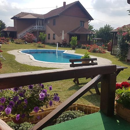 Guest House Rose Smederevska Palanka Esterno foto