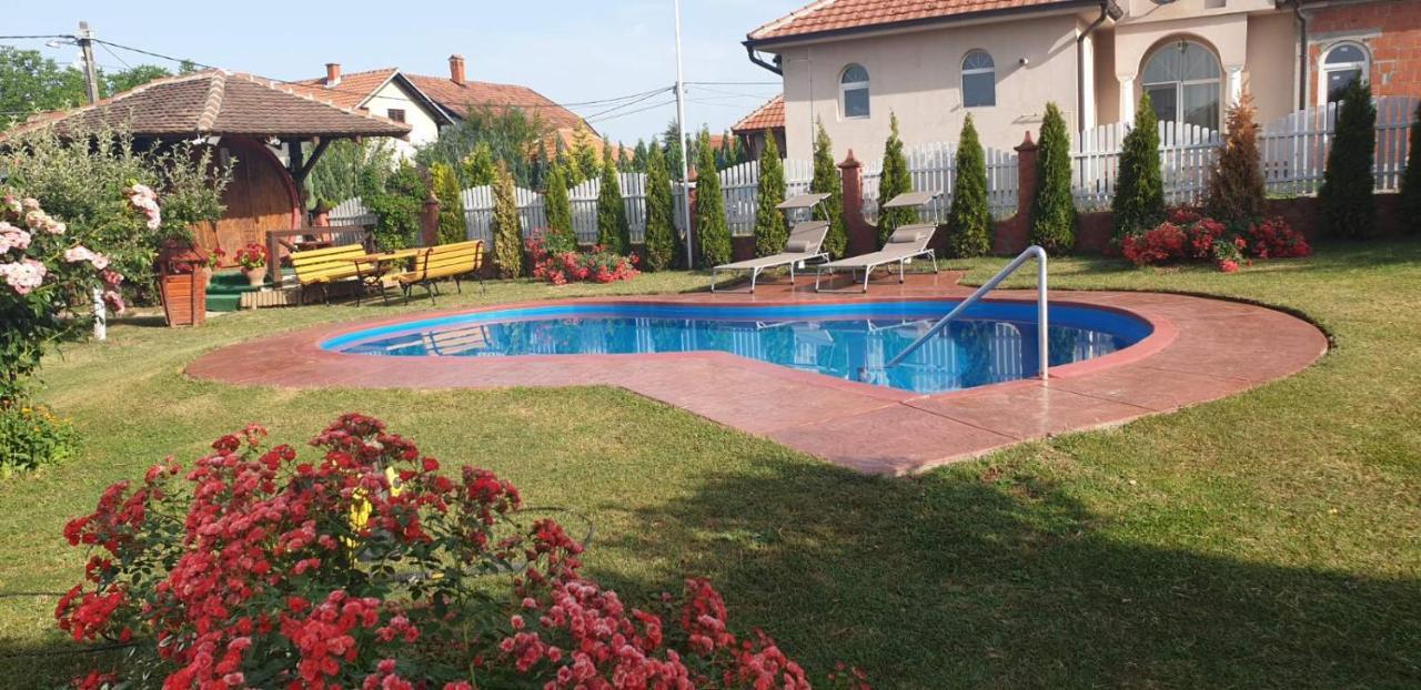 Guest House Rose Smederevska Palanka Esterno foto