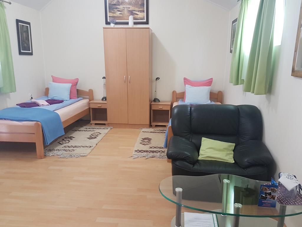 Guest House Rose Smederevska Palanka Esterno foto