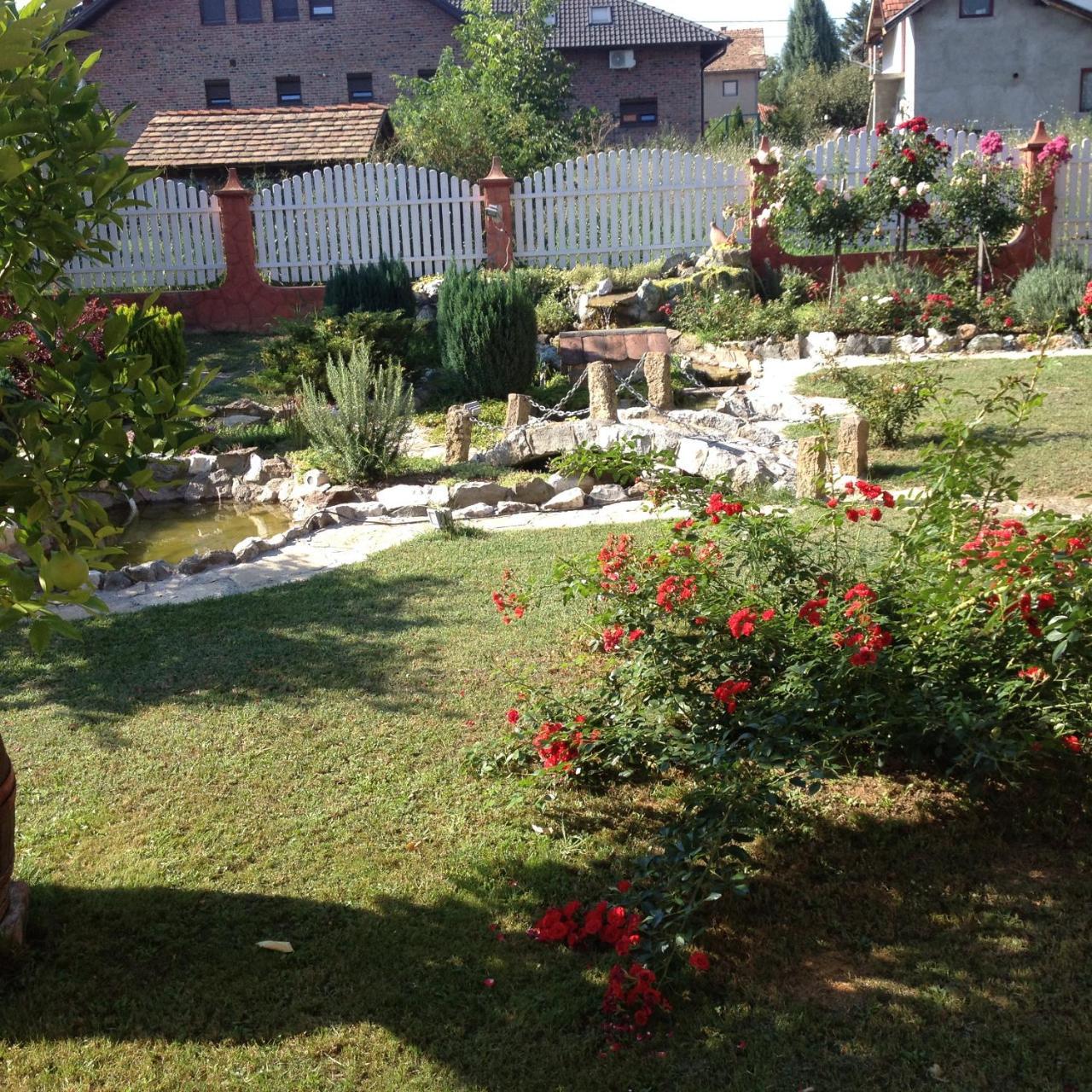 Guest House Rose Smederevska Palanka Esterno foto